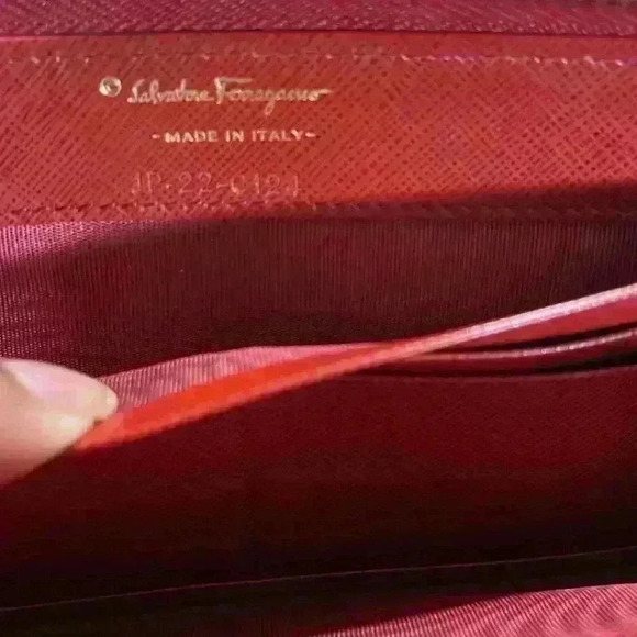 Ferragamo Zip Wallet w/ Dust Bag - Picture 11 of 11